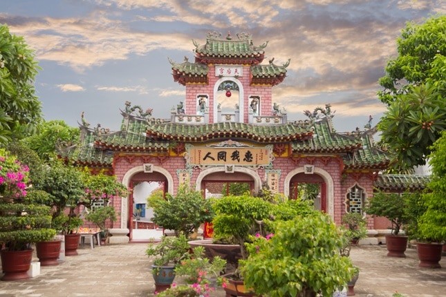 hoi an chinese temple in sunset