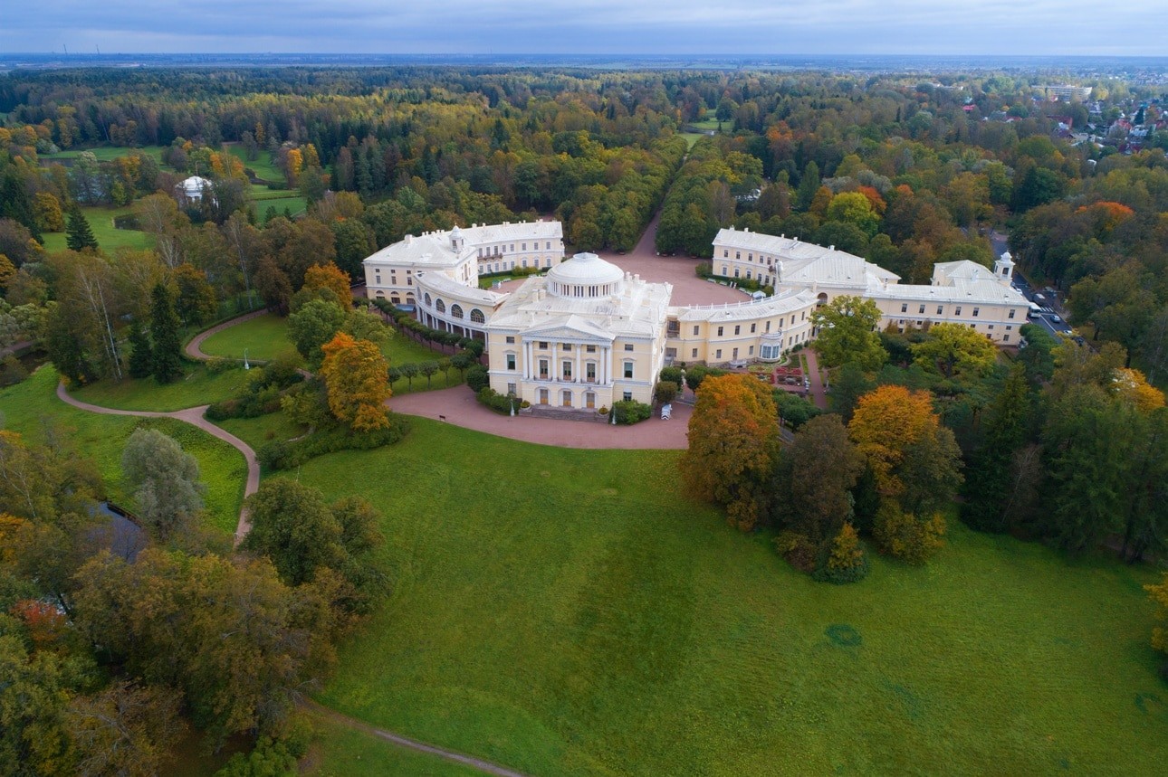 Pavlovsk Palace on a cloudy September afternoon (aerial photography). Neighborhood of St. Petersburg, Russia