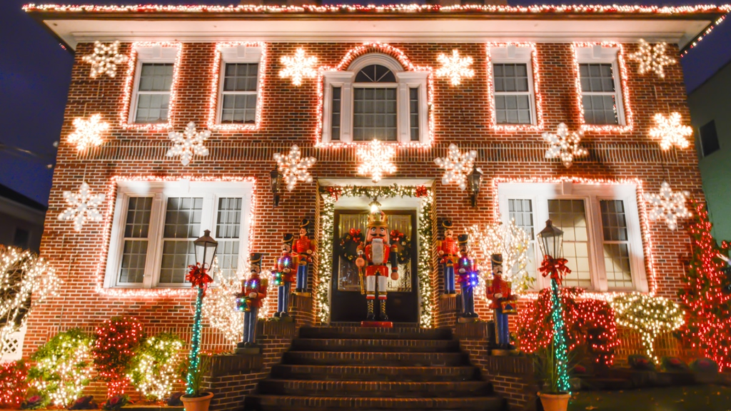 Maison illuminée de décoration de Noël à New York